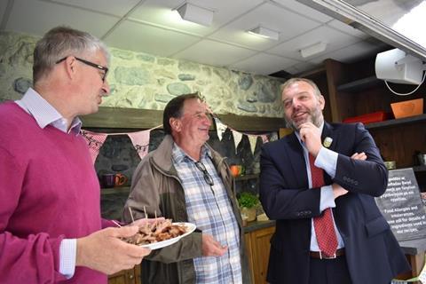 Farmers and consumers join HCC head of operations Prys Morgan to sample Welsh lamb on the HCC supermarket tour. 